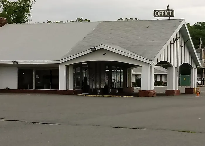 Motel: Town Line Inn